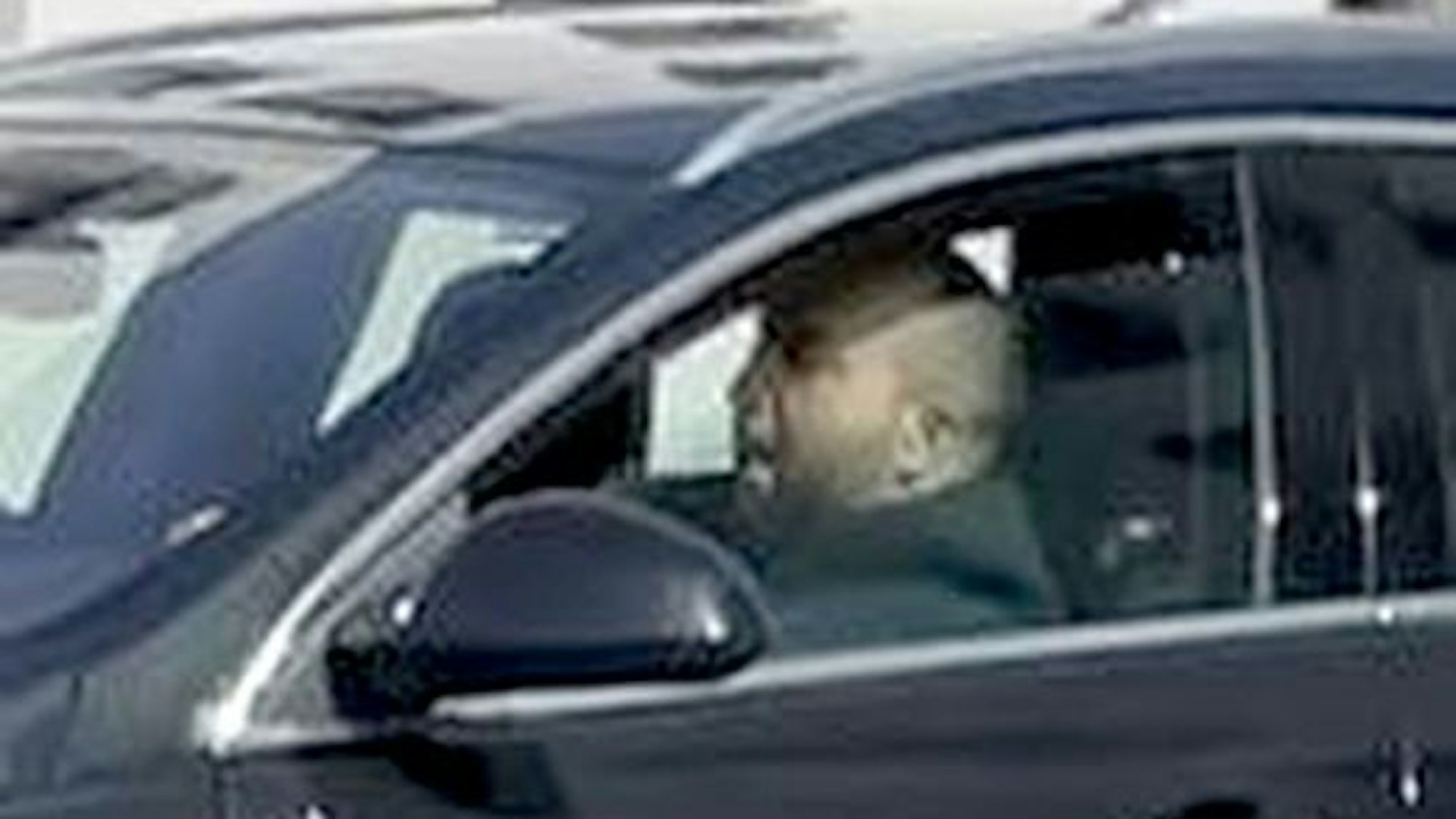 Die Polizei Köln sucht diesen unbekannten Mann.