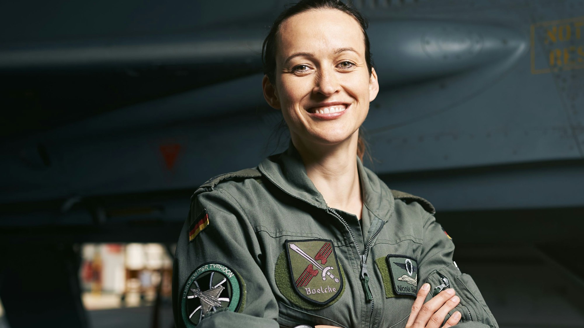 Nicola Winter lebt in Köln und in Bayern.