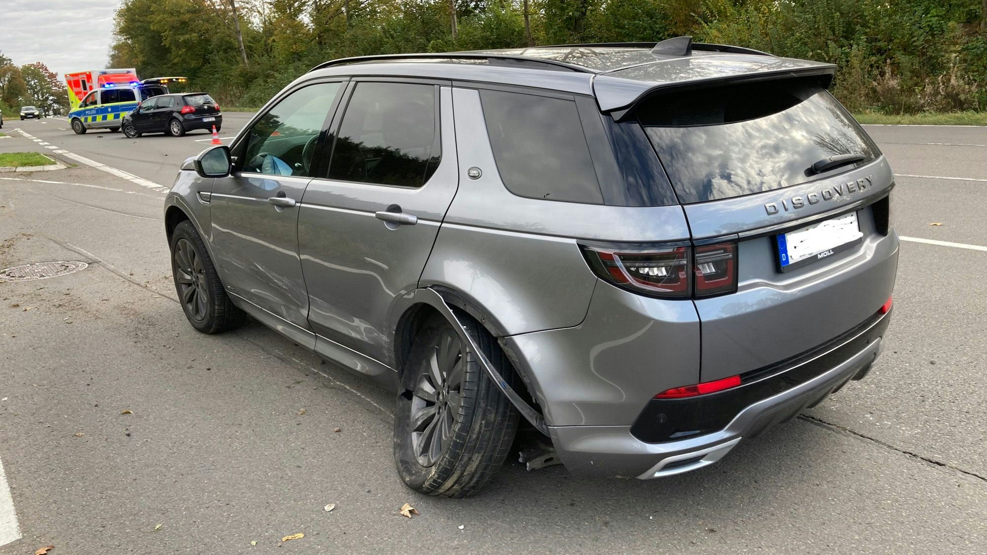 Der Land Rover an der Unfallstelle.