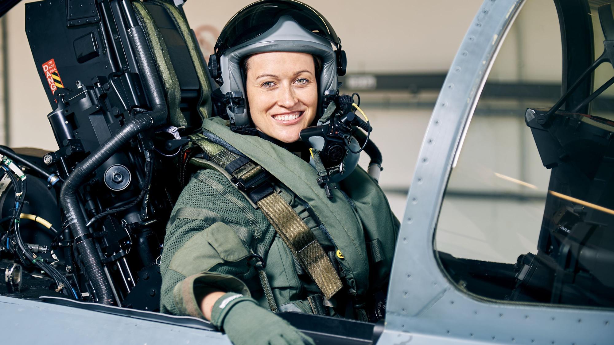 Nicola Winter ist Kampfjetpilotin und fliegt auch Eurofighter der Bundeswehr.