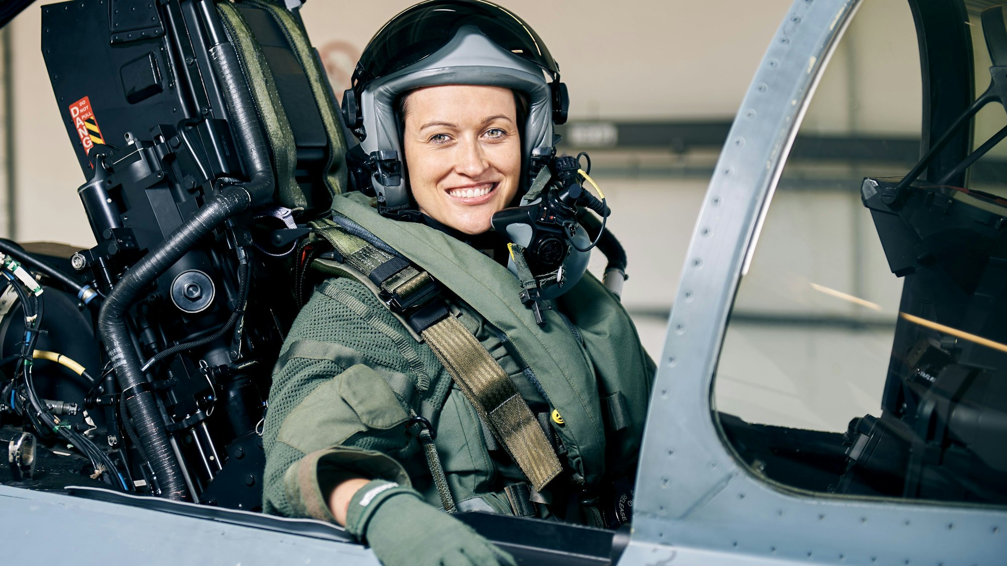 Nicola Winter ist Kampfjetpilotin und fliegt auch Eurofighter der Bundeswehr.