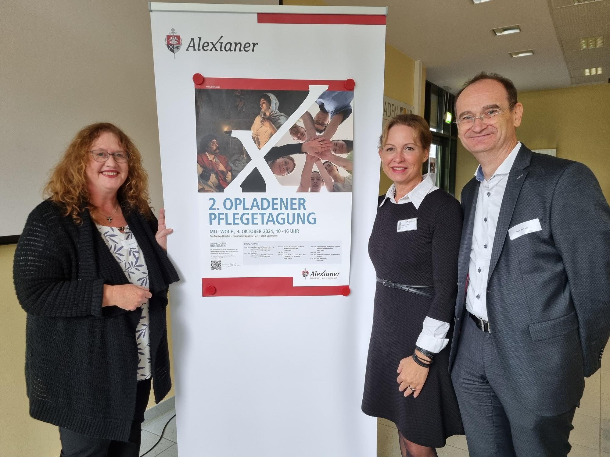 Flexpool-Leiterin Sonja Wolf, Pflegedirektorin Julia Schwab und Geschäftsführer Thomas Karls (v.l.) vom Remigius-Krankenhaus in Opladen bei der 2. Opladener Fachtagung