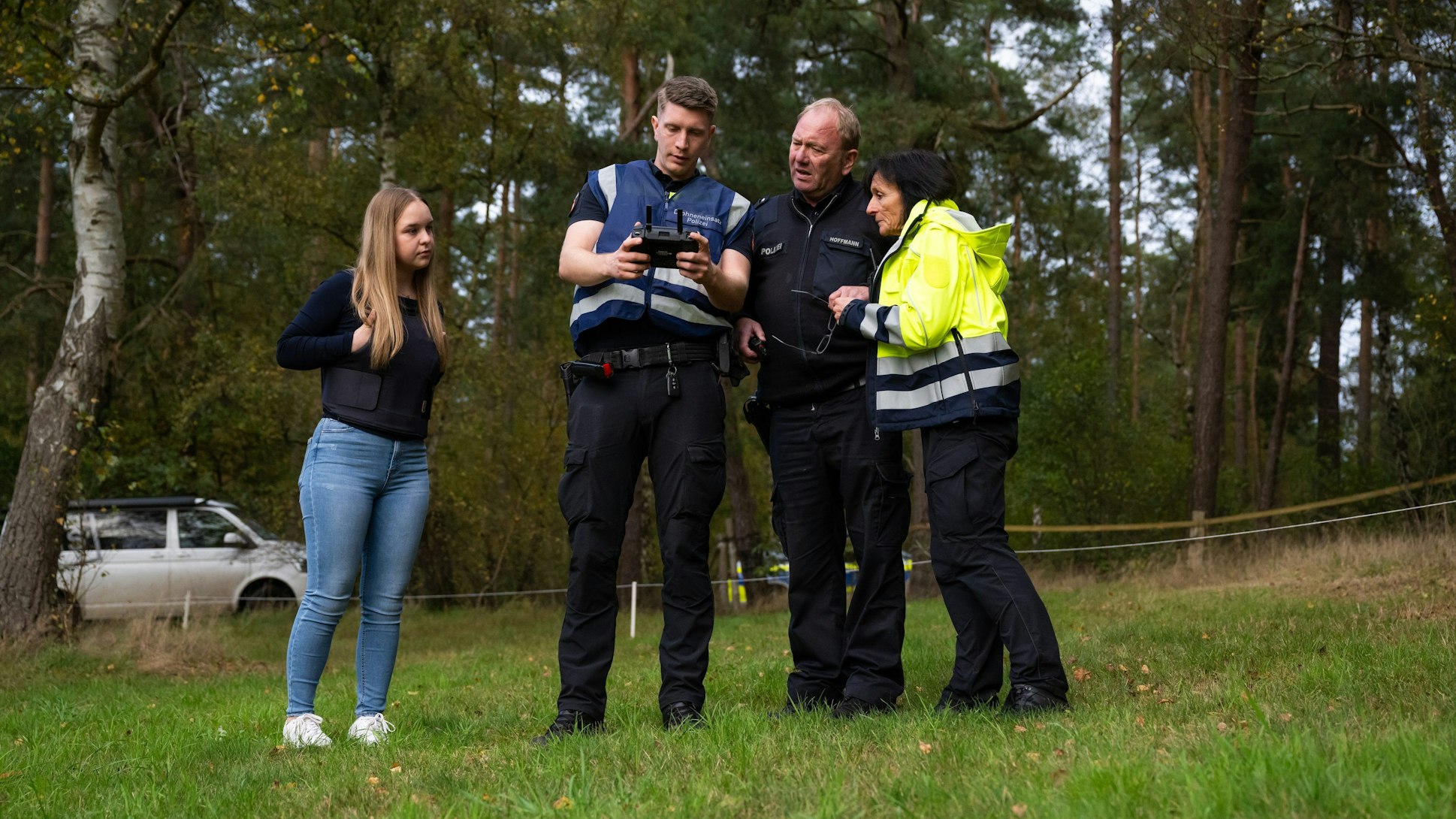 Polizisten suchten mit einer Drohne unweit eines Campingplatzes nach dem Vermissten.