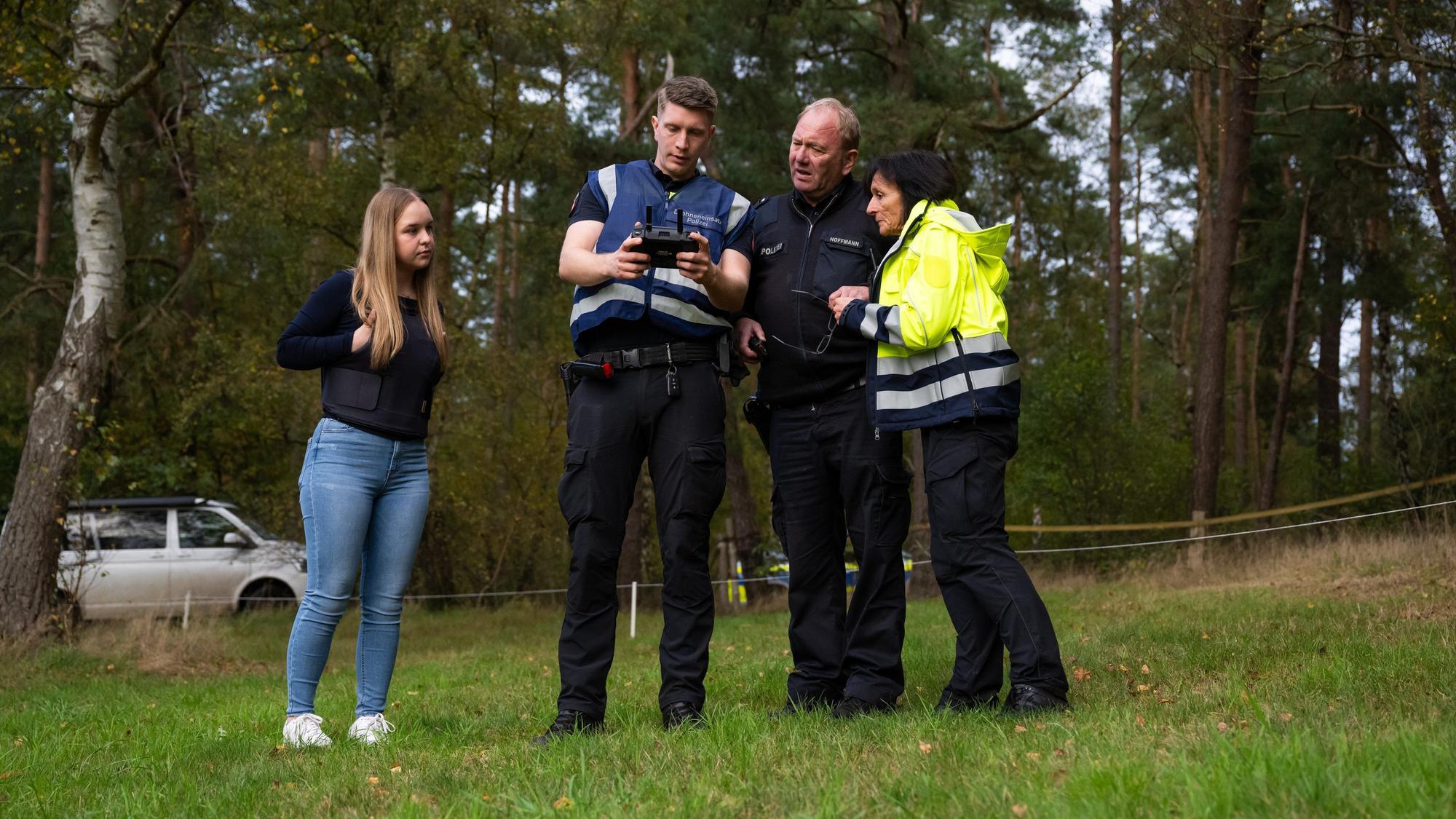 Polizisten suchten mit einer Drohne unweit eines Campingplatzes nach dem Vermissten.