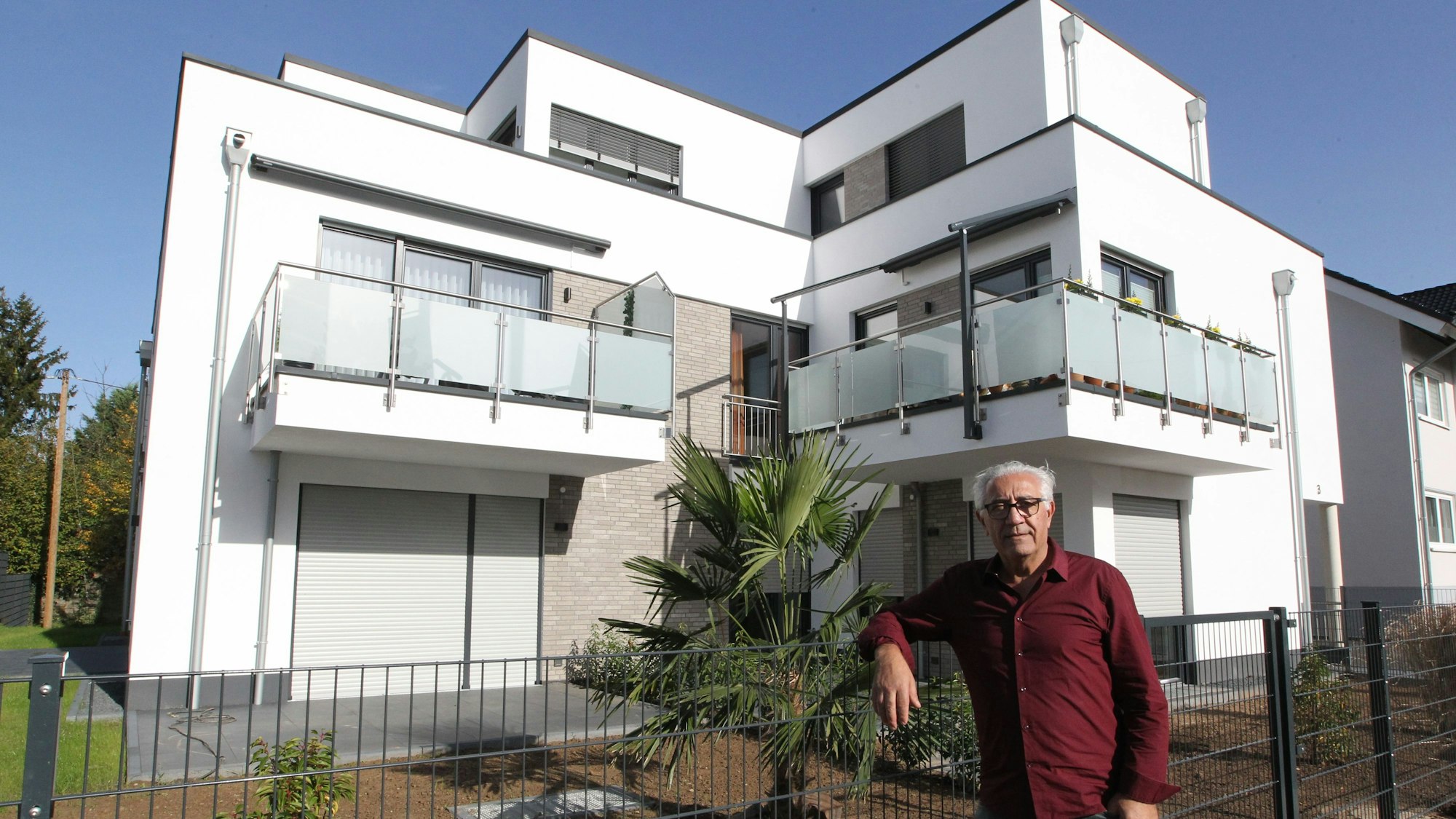 Geschäftsführer Halil Fidan hat mit seiner Trofi-Wohnbau GmbH das Fünf-Parteien-Haus in der Pacellistr. 3 in Troisdorf fertiggestellt.