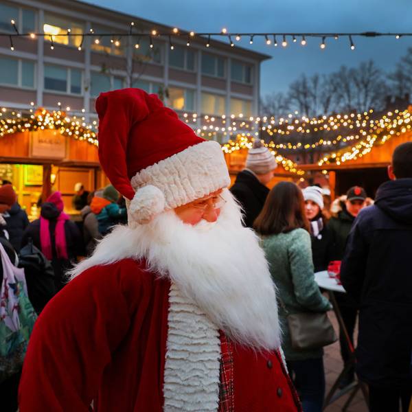 Der Weihnachtsmarkt in Sülz auf dem Elisabeth-von-Mumm-Platz.