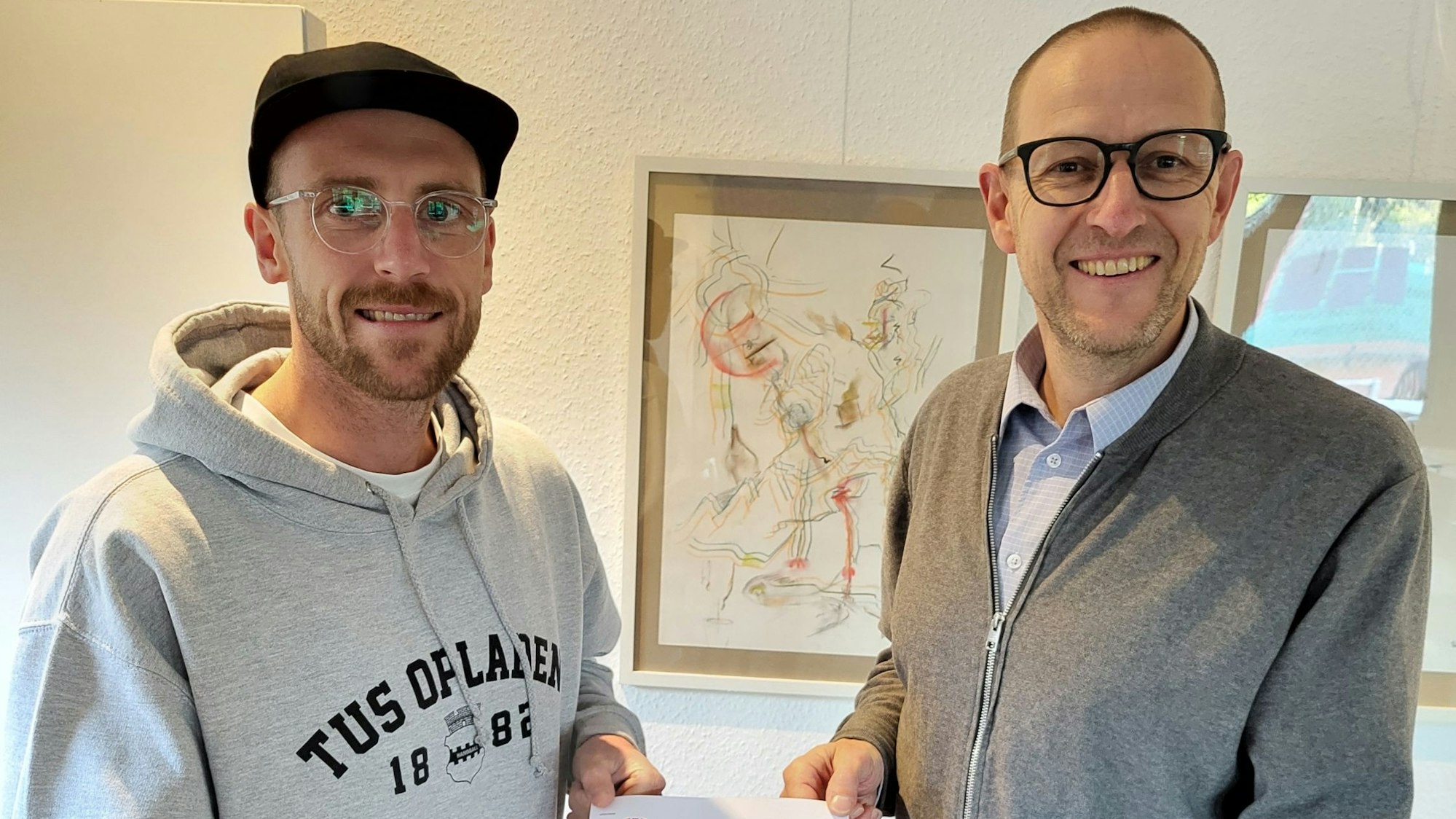 Markus Sonnenberg, Verantwortlicher des TuS 1882 Opladen für das Schutzkonzept und Matthias Itzwerth, 1. Vorsitzender des Vereins