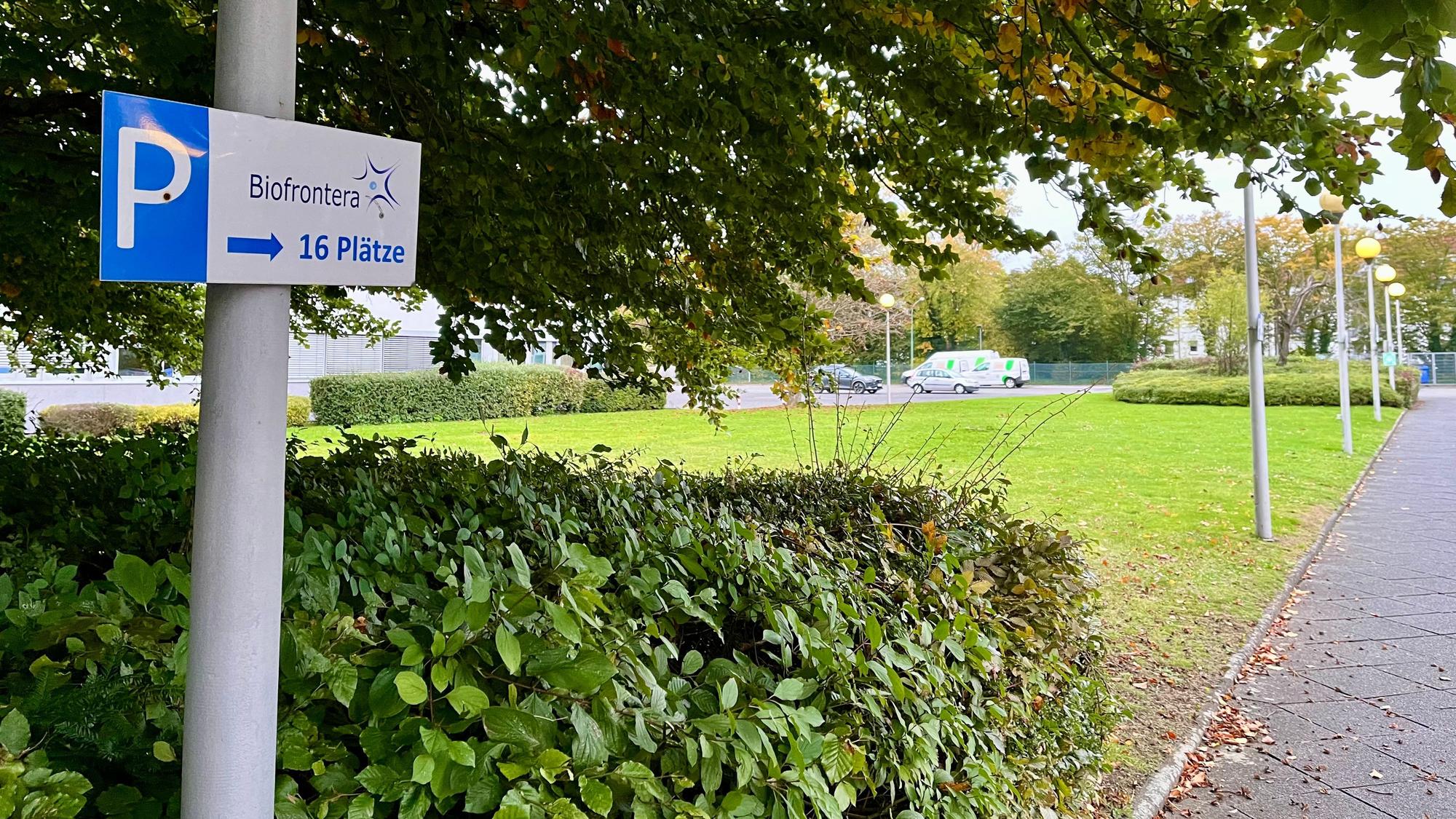 Parkplatz an der Zentrale vomn Biofrontera iin Manfort