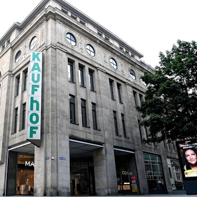 02.08.2024 Köln. Noch hat der Kaufhof seine Beschilderung. Foto: Alexander Schwaiger