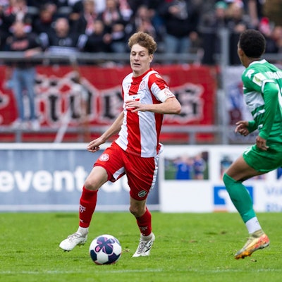 RECORD DATE NOT STATED Regionalliga West Fortuna Köln - Rot-Weiß Oberhausen, 12.10.2024 Seymour Fünger Fortuna Köln, 5 im Zweikampf mit Eric Gueye Rot-Weiß Oberhausen, 11. Regionalliga West, Fortuna Köln - Rot-Weiß Oberhausen, 11. Spieltag, am 12.10.2024, Südstadion, Köln *** Regionalliga West Fortuna Köln Rot Weiß Oberhausen, 12 10 2024 Seymour Fünger Fortuna Köln, 5 in duel with Eric Gueye Rot Weiß Oberhausen, 11 Regionalliga West, Fortuna Köln Rot Weiß Oberhausen, 11 matchday, on 12 10 2024, Südstadion, Cologne Copyright: xBEAUTIFULxSPORTS/Meuselx