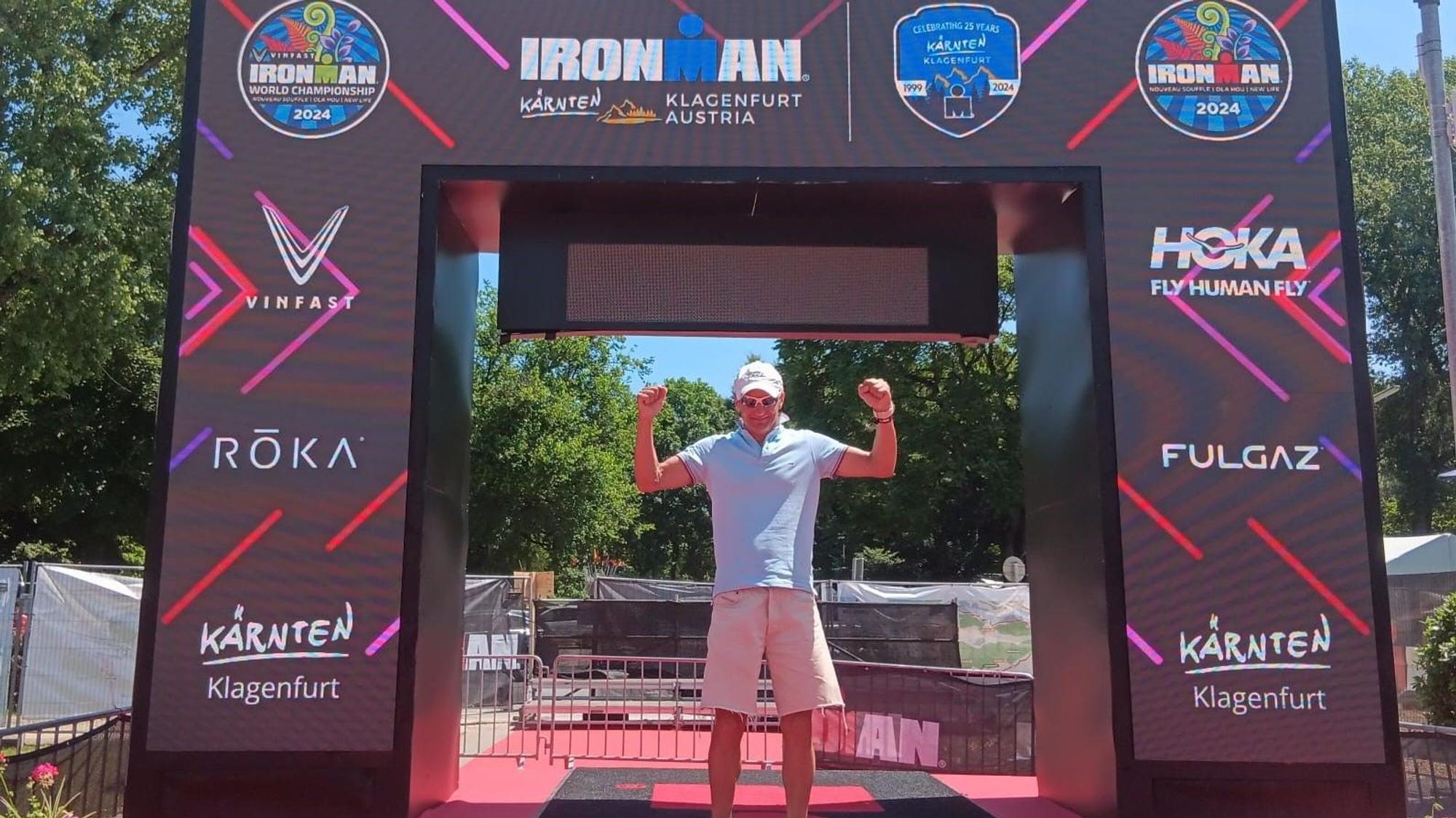 Das Foto zeigt Bernd Wester nach dem Triathlon in Klagenfurt.