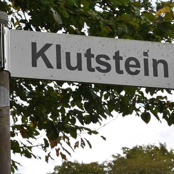 Auf einem Schild steht Klutstein.