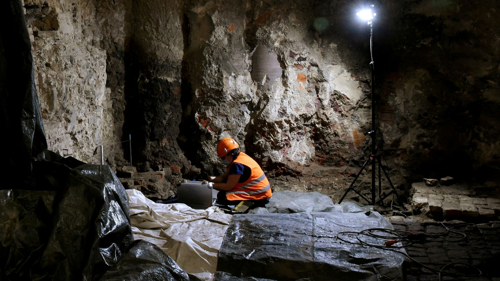 Ein Blick in das unterirdische Grabungsfeld von 2021.