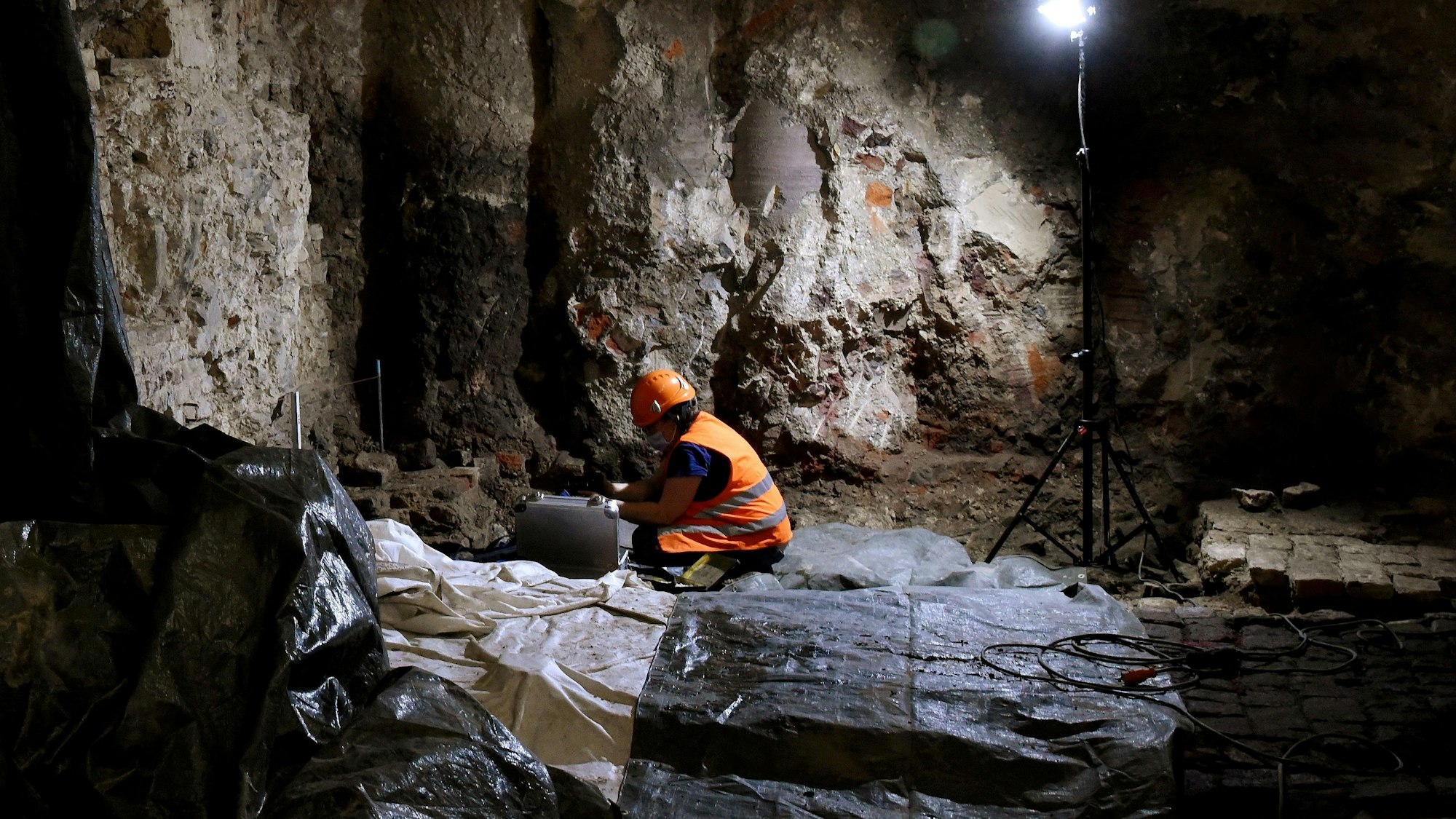 Ein Blick in das unterirdische Grabungsfeld von 2021