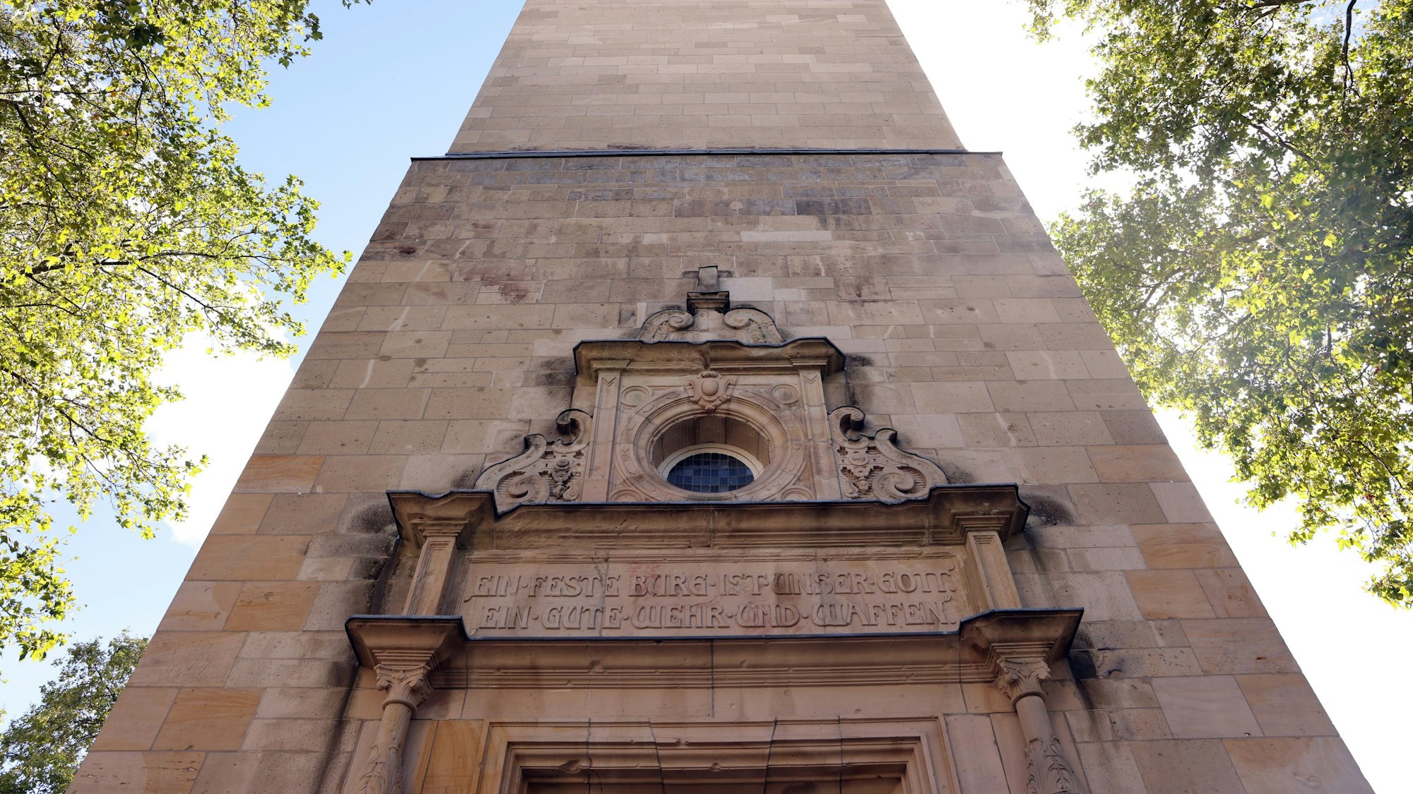 Außenansicht des Turms der Lutherkirche