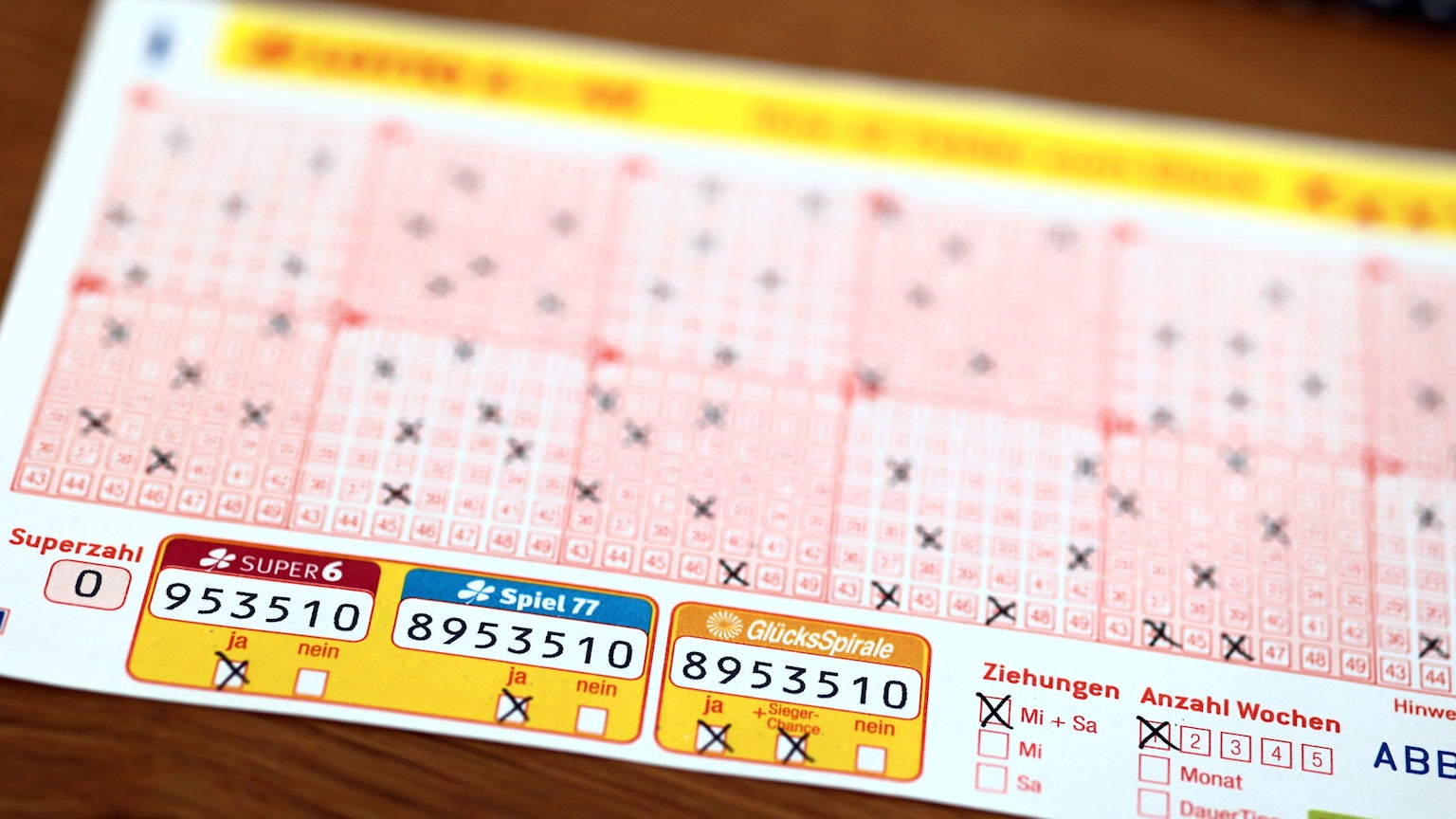 Die Zusatzlotterie Spiel 77 brachte einem Tipper aus dem Raum Bottrop am Mittwoch (16. Oktober) mächtig Glück. Er hatte die siebenstellige Gewinnzahl auf seinem Spielschein und gewinnt rund 1,4 Millionen Euro.