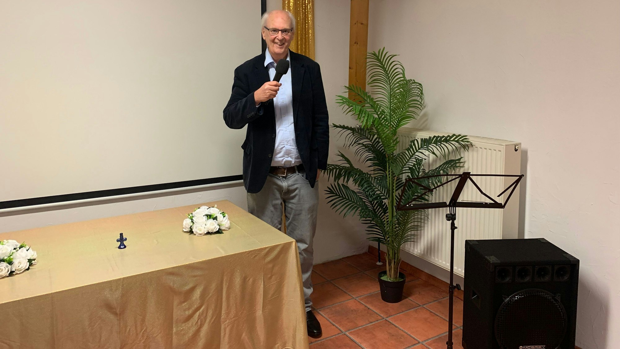 Der erste Vorsitzende der freikirchlichen evangelischen Gemeinde Lützenkirchen, Norbert Meyer, freut sich über das Jubiläum und auf die anstehende Feier.