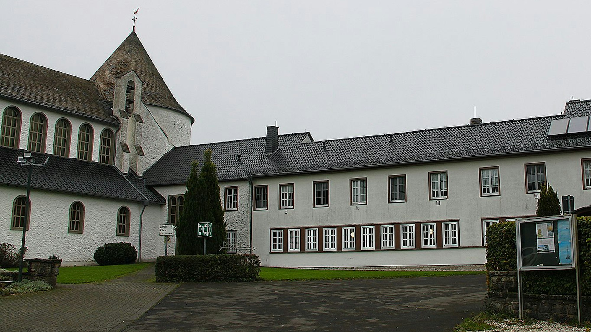 Das ehemalige Kloster Maria Frieden von außen.