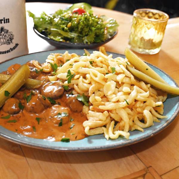 15.10.2024 Köln. Gastrokolumne „Schmeckts Frau Floss?“ im Brauhaus Severin. Champignon Stroganoff. Foto: Alexander Schwaiger