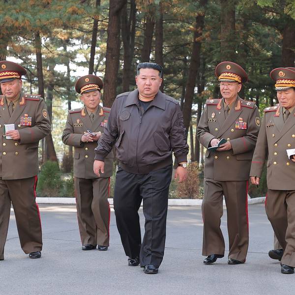 Die von der staatlichen nordkoreanischen Nachrichtenagentur KCNA am 18.10.2024 zur Verfügung gestellte Aufnahme zeigt nach Angaben von KCNA Kim Jong Un, Machthaber in Nordkorea, bei einer Inspektion im Hauptquartier des 2. Korps der nordkoreanischen Volksarmee an einem nicht genannten Ort. Der Inhalt dieser Aufnahme ist so, wie er zur Verfügung gestellt wurde und kann nicht unabhängig überprüft werden. Das Wasserzeichen in koreanischer Sprache auf dem Bild lautet wie von der Quelle angegeben: «KCNA» ist die Abkürzung für Korean Central News Agency