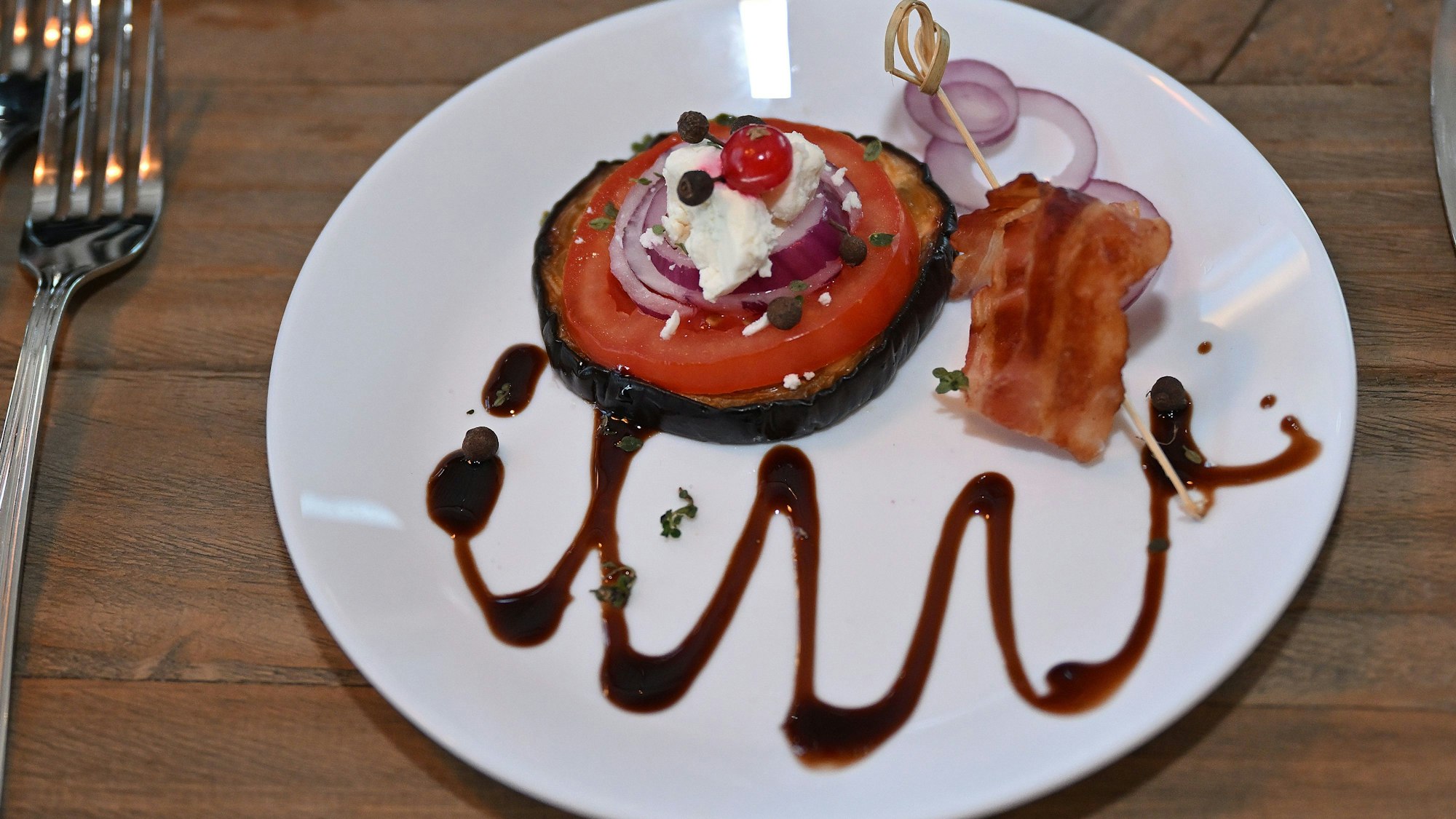 Das Foto zeigt ein Menü von „Wein-Time".