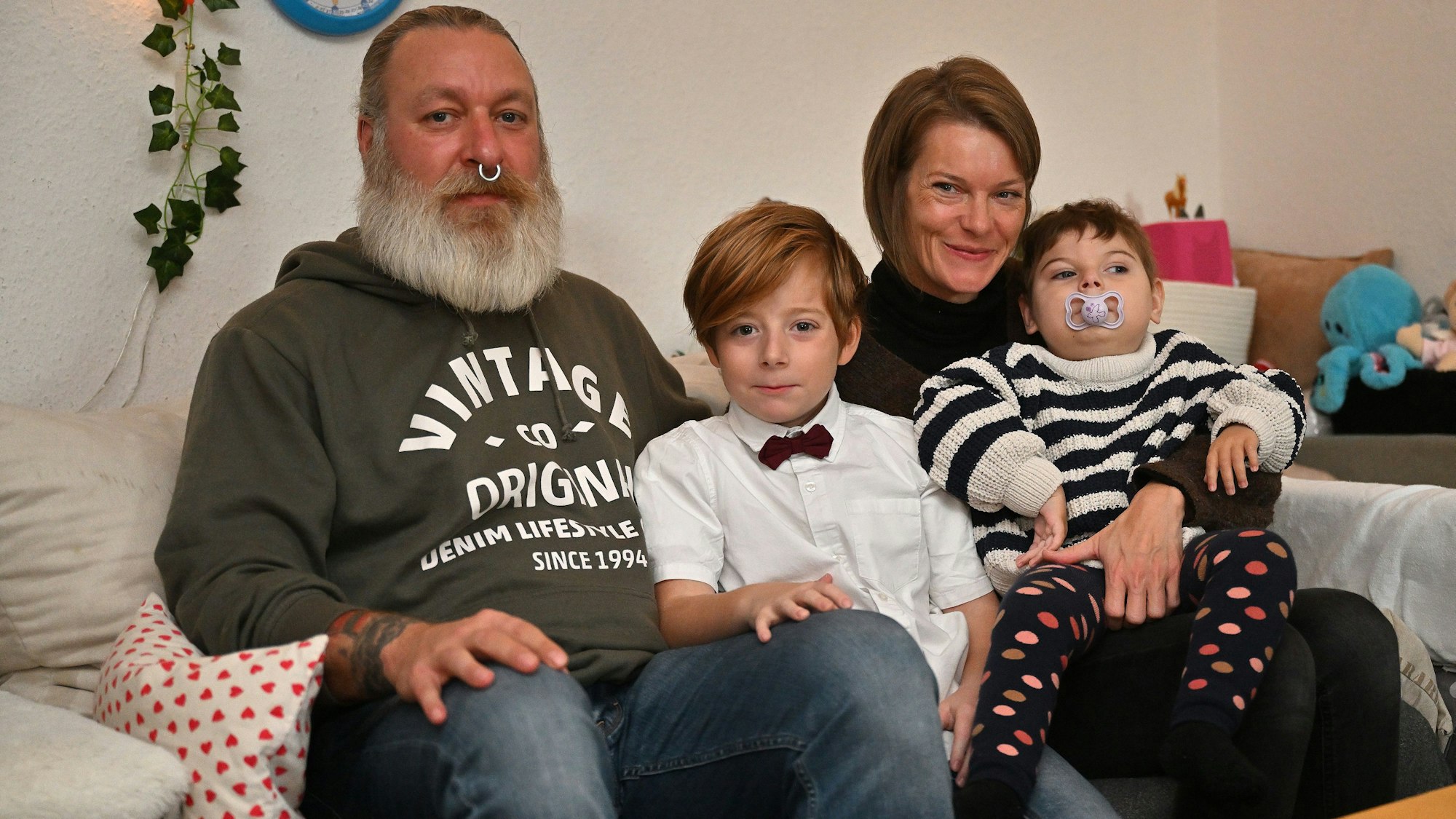 Ihre Familie, besonders Mutter Vera Vogel, kümmert sich rund um die Uhr um die Dreijährige.