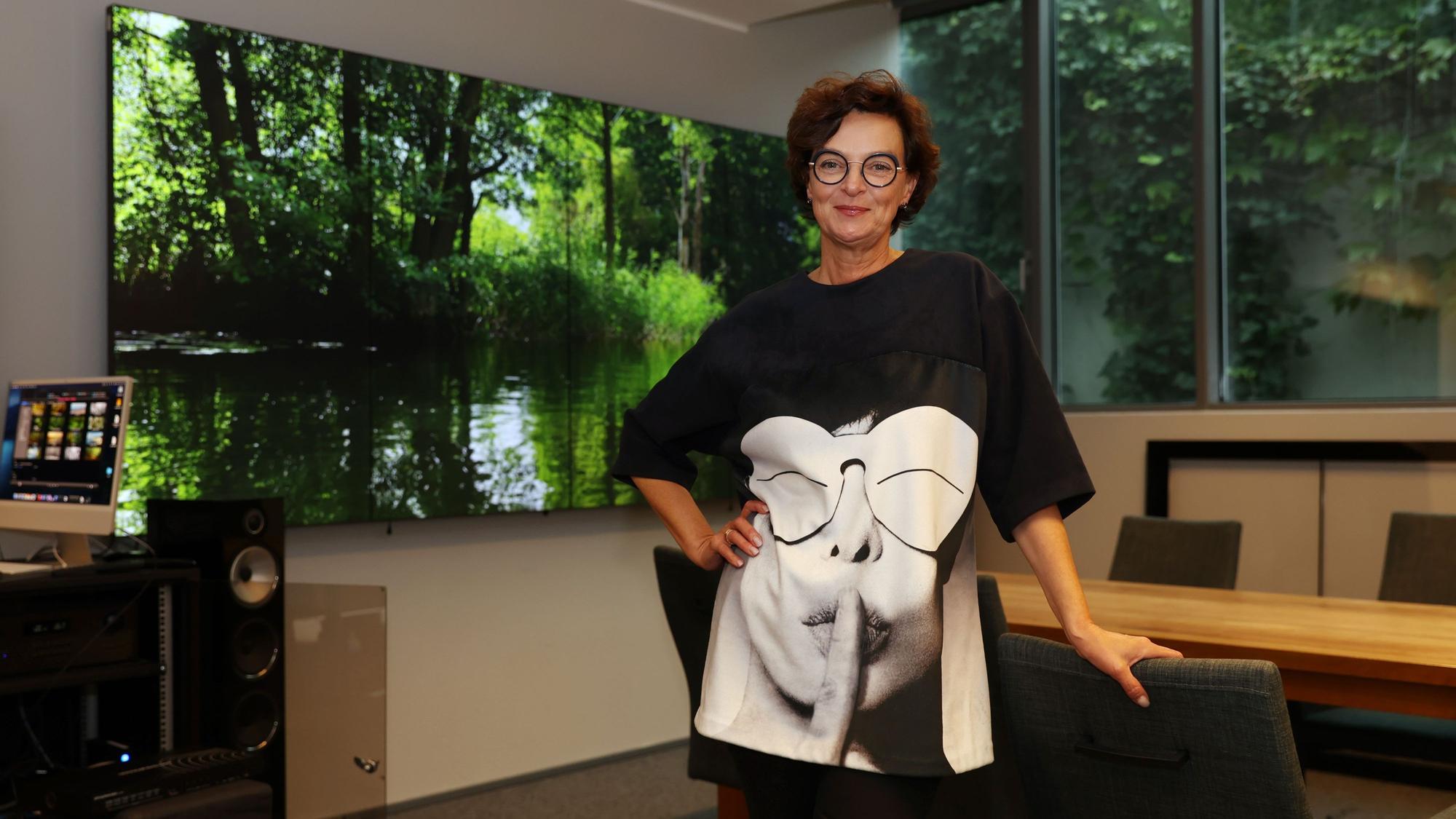 Ulrike Bodinka an ihrem Arbeitsplatz