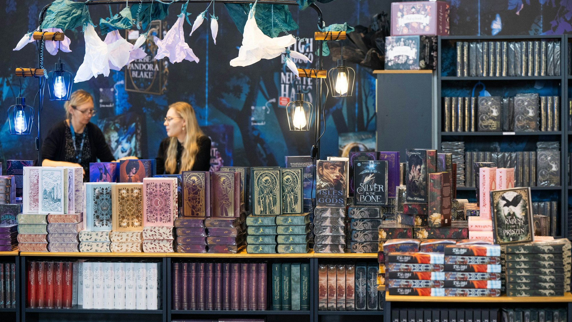 Speziell auf eine junge Zielgruppe abgestimmte Titel sind in der Young Adult-Area der Buchmesse zu sehen.