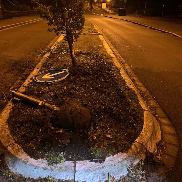 Verkehrsunfallflucht in Wermelskirchen / Dabringhausen (Stumpf)