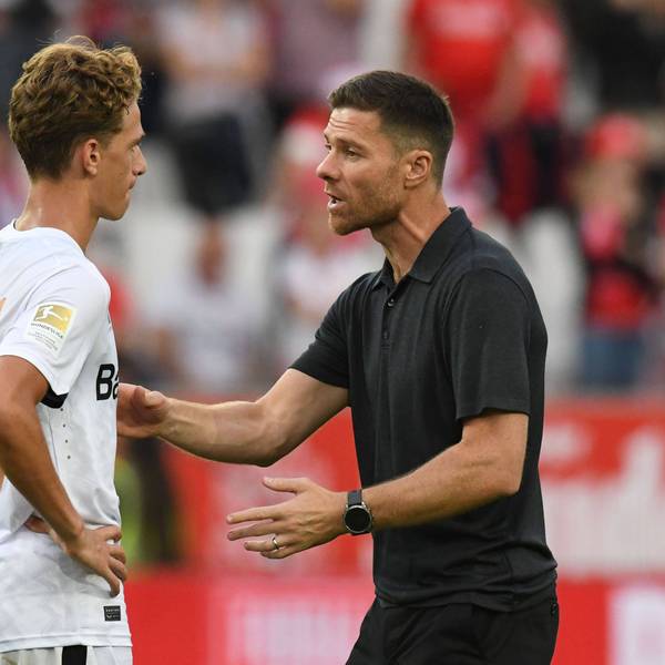 Trainer Xabi Alonso gibt Andrea Natali Bayer 04 Leverkusen Tipps. GER, Rot-Weiss Essen vs Bayer 04 Leverkusen, Fussball, Testspiel, Spielzeit 2024/2025, 26.07.2024 DFL REGULATIONS PROHIBIT ANY USE OF PHOTOGRAPHS AS IMAGE SEQUENCES AND/OR QUASI-VIDEO GER, Rot-Weiss Essen vs Bayer 04 Leverkusen, Fussball, Testspiel, Spielzeit 2024/2025, 26.07.2024 Essen *** Coach Xabi Alonso gives Andrea Natali Bayer 04 Leverkusen tips GER, Rot Weiss Essen vs Bayer 04 Leverkusen, Football, Test match, Season 2024 2025, 26 07 2024 DFL REGULATIONS PROHIBIT ANY USE OF PHOTOGRAPHS AS IMAGE SEQUENCES AND OR QUASI VIDEO GER, Rot Weiss Essen vs Bayer 04 Leverkusen, Football, Test match, Season 2024 2025, 26 07 2024 Essen Copyright: xEibner-Pressefoto/ThomasxThienelx EP_TTL