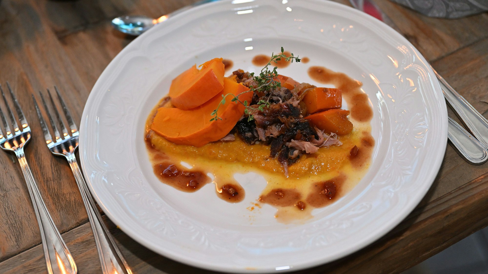 Das Foto zeigt ein Menü von „Wein-Time".