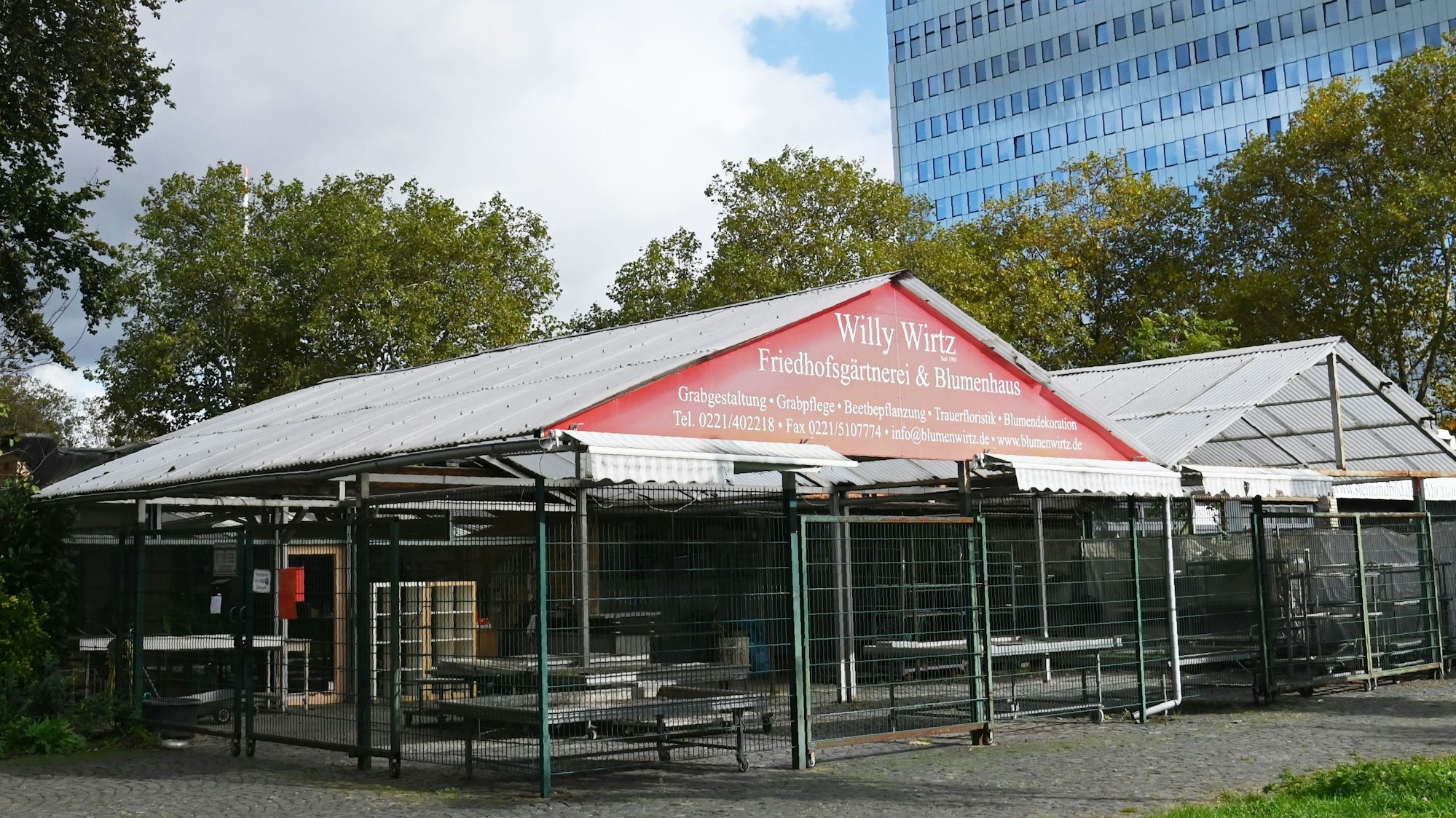Mit dem Ladengeschäft der Firma Willy Wirtz schloss nun die letzte Blumenhandlung am Eingang des Friedhofs.