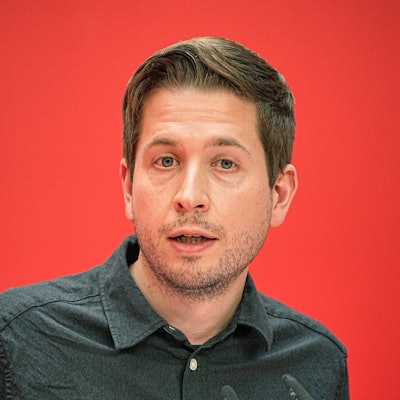 Kevin Kühnert habe sich vor einigen Jahren in einen „Mann mit FDP-Parteibuch“ verliebt, schreibt „Die Zeit“. (Archivbild)