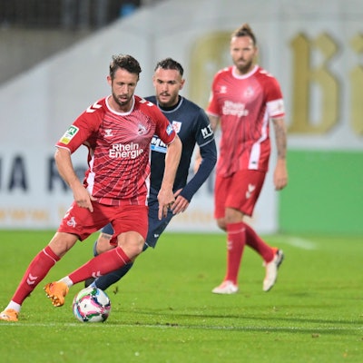 GER, Regionalliga West, Wuppertaler SV vs. 1.FC Köln U23 / 18.10.2024, Wuppertal , Stadion am Zoo, GER, Regionalliga West, Wuppertaler SV vs. 1.FC Köln U23 DFB- Regionalliga West regulations prohibit any use of photographs as image sequences and/or quasi-video im Bild Mark Alexander Uth 1. FC Köln U21, U 21 17 vor Oktay Dal Wuppertaler SV 14 . *** GER, Regionalliga West, Wuppertaler SV vs 1 FC Köln U23 18 10 2024, Wuppertal , Stadion am Zoo, GER, Regionalliga West, Wuppertaler SV vs 1 FC Köln U23 DFB Regionalliga West regulations prohibit any use of photographs as image sequences and or quasi video im Bild Mark Alexander Uth 1 FC Köln U21 17 vor Oktay Dal Wuppertaler SV 14 NordphotoxGmbHx/xFreund nph00018
