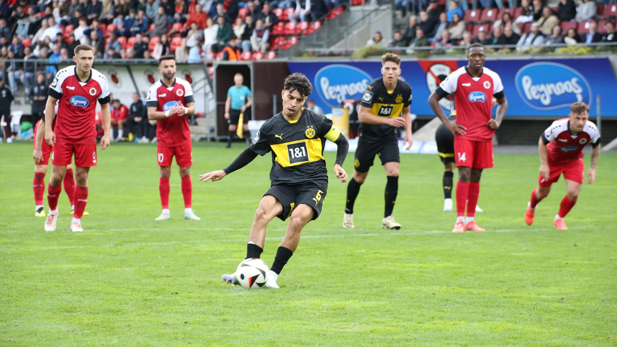 19.10.2024, xgrfx, Fussball 3.Liga, Viktoria Koeln - Borussia Dortmund U23 emspor, v.l. Tor, Ayman Azhil Borussia Dortmund U23 DFL/DFB REGULATIONS PROHIBIT ANY USE OF PHOTOGRAPHS as IMAGE SEQUENCES and/or QUASI-VIDEO Koeln *** 19 10 2024, xgrfx, Fussball 3 Liga, Viktoria Koeln Borussia Dortmund U23 emspor, v l Tor, Ayman Azhil Borussia Dortmund U23 DFL DFB REGULATIONS PROHIBIT ANY USE OF PHOTOGRAPHS as IMAGE SEQUENCES and or QUASI VIDEO Koeln