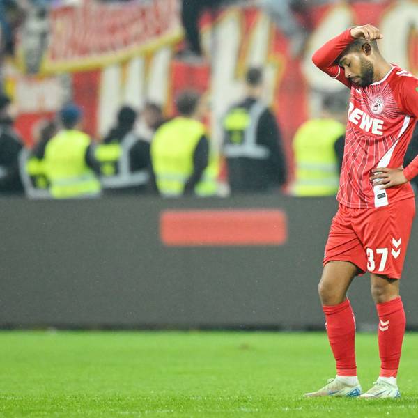 18.10.2024, Hessen, Darmstadt: Fußball: 2. Bundesliga, Darmstadt 98 - 1. FC Köln, 9. Spieltag, Merck-Stadion am Böllenfalltor. Kölns Linton Maina steht auf dem Spielfeld. Foto: Uwe Anspach/dpa - WICHTIGER HINWEIS: Gemäß den Vorgaben der DFL Deutsche Fußball Liga bzw. des DFB Deutscher Fußball-Bund ist es untersagt, in dem Stadion und/oder vom Spiel angefertigte Fotoaufnahmen in Form von Sequenzbildern und/oder videoähnlichen Fotostrecken zu verwerten bzw. verwerten zu lassen. +++ dpa-Bildfunk +++