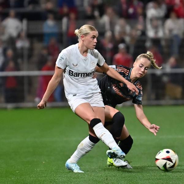 Cornelia Kramer B04, 7 spielt den Ball, 20.10.2024, Leverkusen Deutschland, Fussball, Google Pixel Frauen-Bundesliga, Bayer 04 Leverkusen - FC Bayern München, DFB/DFL REGULATIONS PROHIBIT ANY USE OF PHOTOGRAPHS AS IMAGE SEQUENCES AND/OR QUASI-VIDEO. *** Cornelia Kramer B04, 7 spielt den Ball, 20 10 2024, Leverkusen Germany , Football, Google Pixel Frauen Bundesliga, Bayer 04 Leverkusen FC Bayern München, DFB DFL REGULATIONS PROHIBIT ANY USE OF PHOTOGRAPHS AS IMAGE SEQUENCES AND OR QUASI VIDEO xmkx