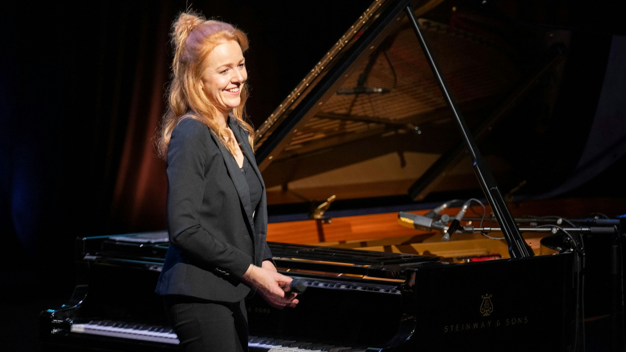 18.10.2024, Köln: Sina Kloke ist Pianistin. Beim Konzert GLOW UP soll die Demokratie gefeiert werden. Konzert in der Philharmonie mit Künstler:innen unterschiedlichster Genres - gemeinsam für den Erhalt und aktive Mitgestaltung der Demokratie. Foto: Uwe Weiser