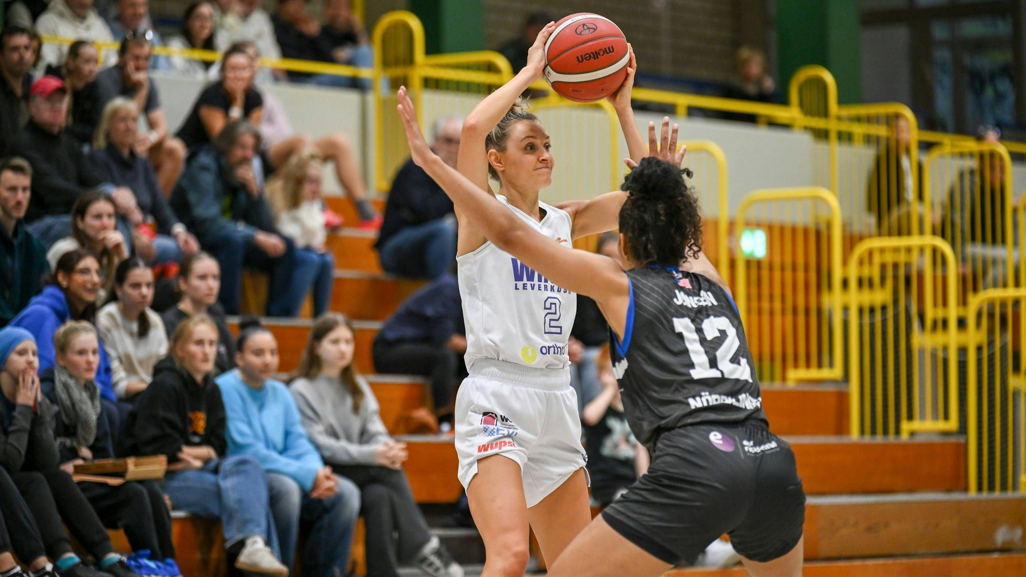 1. Damen Basketball Bundesliga: Orthomol WINGS Leverkusen vs. Eigner Angels Nördlingen, 06.10.2024 Cassidy Mihalko Orthomol WINGS Leverkusen 2, 1. Damen Basketball Bundesliga: Orthomol WINGS Leverkusen vs. Eigner Angels Nördlingen am 06.10.2024 in der Sporthalle Werner-Heisenberg-Gymnasium in Opladen Nordrhein-Westfalen *** 1 Womens Basketball Bundesliga Orthomol WINGS Leverkusen vs Eigner Angels Nördlingen, 06 10 2024 Cassidy Mihalko Orthomol WINGS Leverkusen 2 , 1 Womens Basketball Bundesliga Orthomol WINGS Leverkusen vs Eigner Angels Nördlingen on 06 10 2024 in the sports hall Werner Heisenberg Gymnasium in Opladen North Rhine-Westphalia Copyright: xBEAUTIFULxSPORTS/Mueller-Laschetx