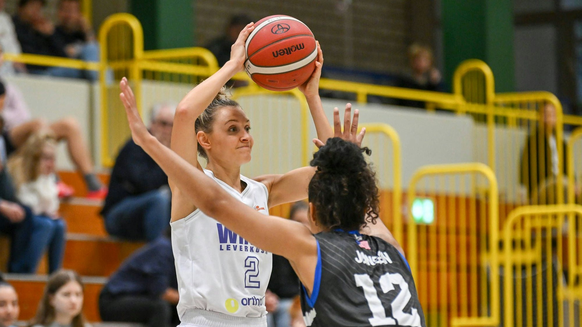 1. Damen Basketball Bundesliga: Orthomol WINGS Leverkusen vs. Eigner Angels Nördlingen, 06.10.2024 Cassidy Mihalko Orthomol WINGS Leverkusen 2, 1. Damen Basketball Bundesliga: Orthomol WINGS Leverkusen vs. Eigner Angels Nördlingen am 06.10.2024 in der Sporthalle Werner-Heisenberg-Gymnasium in Opladen Nordrhein-Westfalen *** 1 Womens Basketball Bundesliga Orthomol WINGS Leverkusen vs Eigner Angels Nördlingen, 06 10 2024 Cassidy Mihalko Orthomol WINGS Leverkusen 2 , 1 Womens Basketball Bundesliga Orthomol WINGS Leverkusen vs Eigner Angels Nördlingen on 06 10 2024 in the sports hall Werner Heisenberg Gymnasium in Opladen North Rhine-Westphalia Copyright: xBEAUTIFULxSPORTS/Mueller-Laschetx