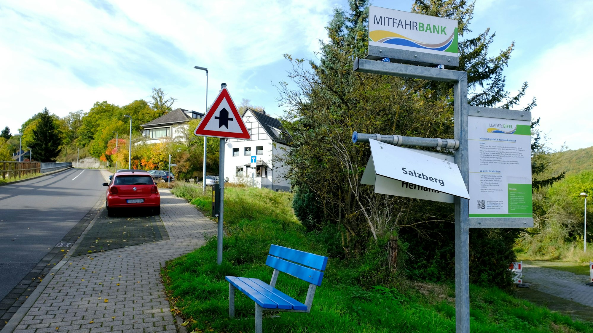 Die Mitfahrerbank am Alten Römerweg in Gemünd.