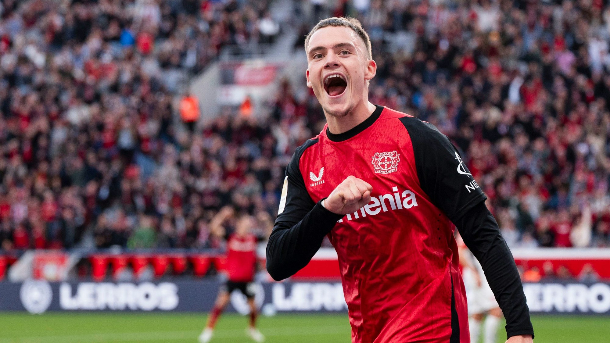 Leverkusens Florian Wirtz jubelt nach dem Treffer seiner Mannschaft zur 2:1-Führung.