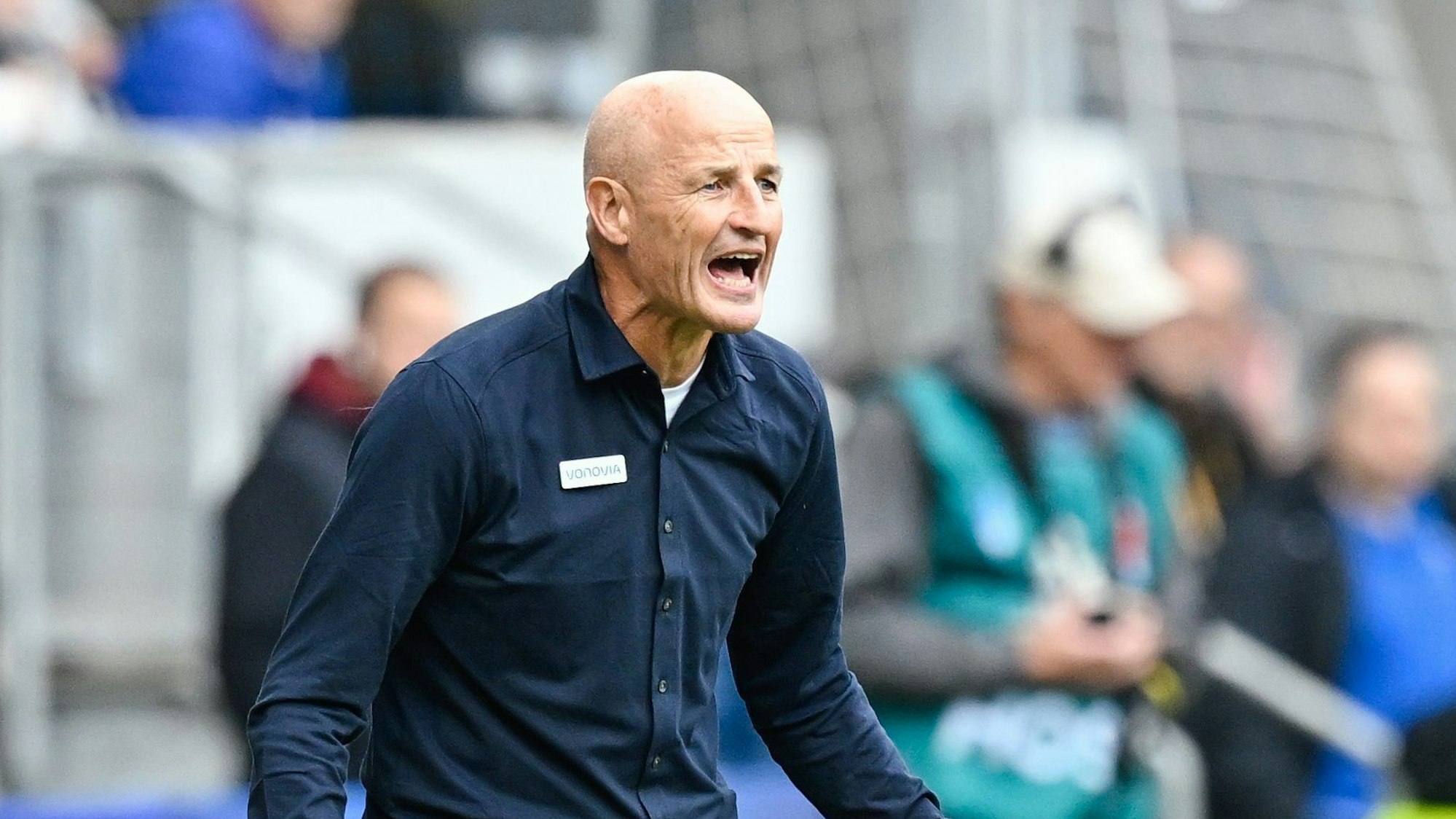 Bochums Trainer Peter Zeidler gestikuliert beim Spiel gegen Hoffenheim.