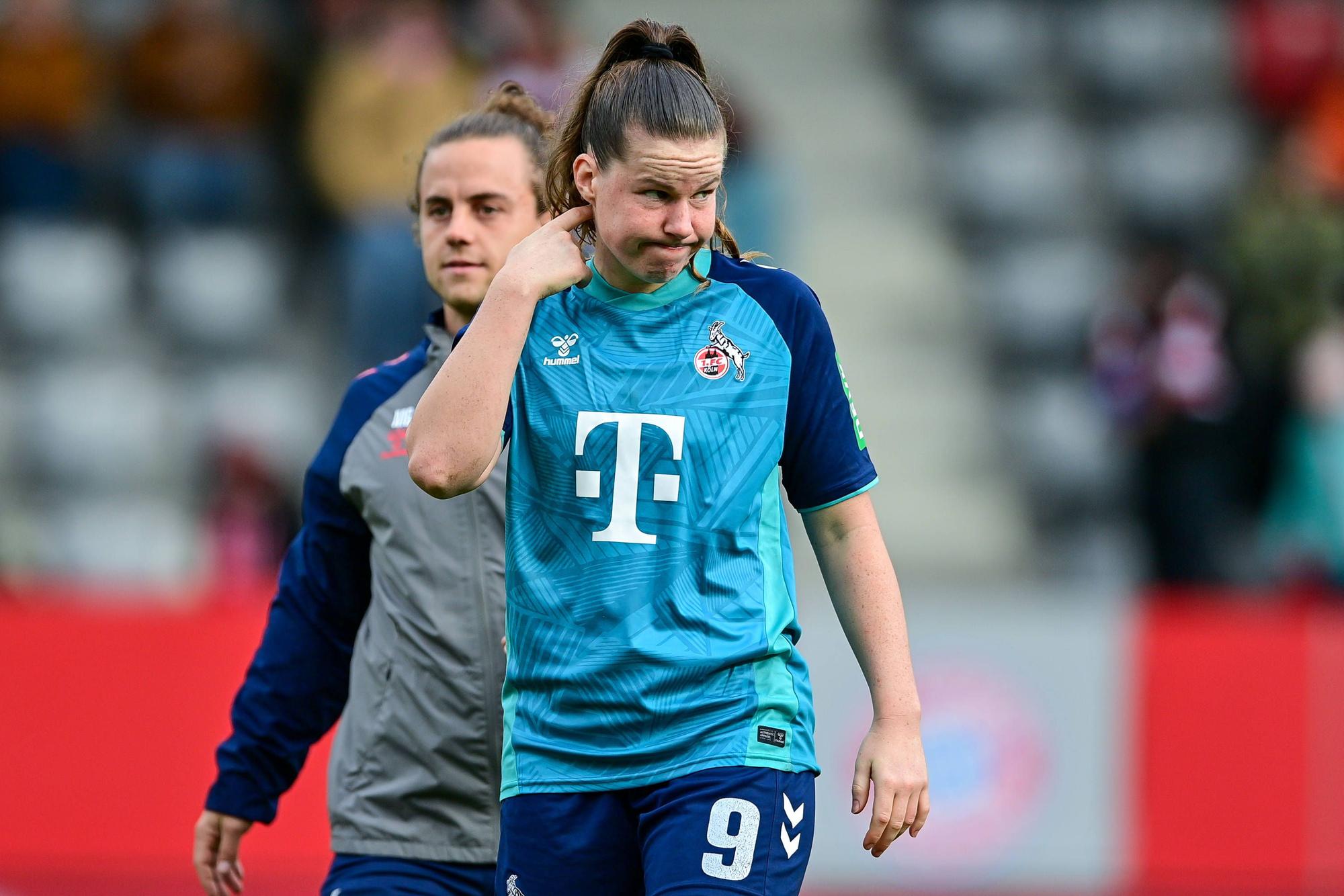 Adriana Achcinska Köln, 9 nach Spielende enttäuscht schauend, Enttäuschung, Frustration, disappointed, pessimistisch, 05.10.2024, München Deutschland, Fussball, Google Pixel Frauen-Bundesliga, FC Bayern München - 1. FC Köln, DFB/DFL REGULATIONS PROHIBIT ANY USE OF PHOTOGRAPHS AS IMAGE SEQUENCES AND/OR QUASI-VIDEO. *** Adriana Achcinska Cologne, 9 looking disappointed after the match, disappointment, frustration, disappointed, pessimistic, 05 10 2024, Munich Germany , Football, Google Pixel Women Bundesliga, FC Bayern Munich 1 FC Cologne, DFB DFL REGULATIONS PROHIBIT ANY USE OF PHOTOGRAPHS AS IMAGE SEQUENCES AND OR QUASI VIDEO xslx