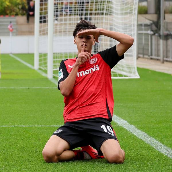 Kerim Alajbegovic Bayer 04 Leverkusen bejubelt seinen Treffer zum 2:0, UEFA Youth League 2024/25 League Phase MD2, Bayer 04 Leverkusen v AC Milan, Ulrich-Haberland-Stadion am 05. October 2024 in Leverkusen, Deutschland. Foto von Marco Steinbrenner/DeFodi Images Kerim Alajbegovic Bayer 04 Leverkusen celebrates after scoring his teams second goal, UEFA Youth League 2024/25 League Phase MD2, Bayer 04 Leverkusen v AC Milan, Ulrich-Haberland-Stadion, October 5, 2024 in Leverkusen, Germany. Photo by Marco Steinbrenner/DeFodi Images Defodi-700_lev_milan_u19_20241001_169 *** Kerim Alajbegovic Bayer 04 Leverkusen celebrates scoring his teams second goal, UEFA Youth League 2024 25 League Phase MD2, Bayer 04 Leverkusen v AC Milan, Ulrich Haberland Stadion, October 5, 2024 in Leverkusen, Germany Photo by Marco Steinbrenner DeFodi Images Kerim Alajbegovic Bayer 04 Leverkusen celebrates after scoring his teams second goal, UEFA Youth League 2024 25 League Phase MD2, Bayer 04 Leverkusen v AC Milan, Ulrich Haberland Stadion, October 5, 2024 in Leverkusen, Germany Photo by Marco Steinbrenner DeFodi Images Defodi 700 lev milan u19 20241001 169 Defodi-700