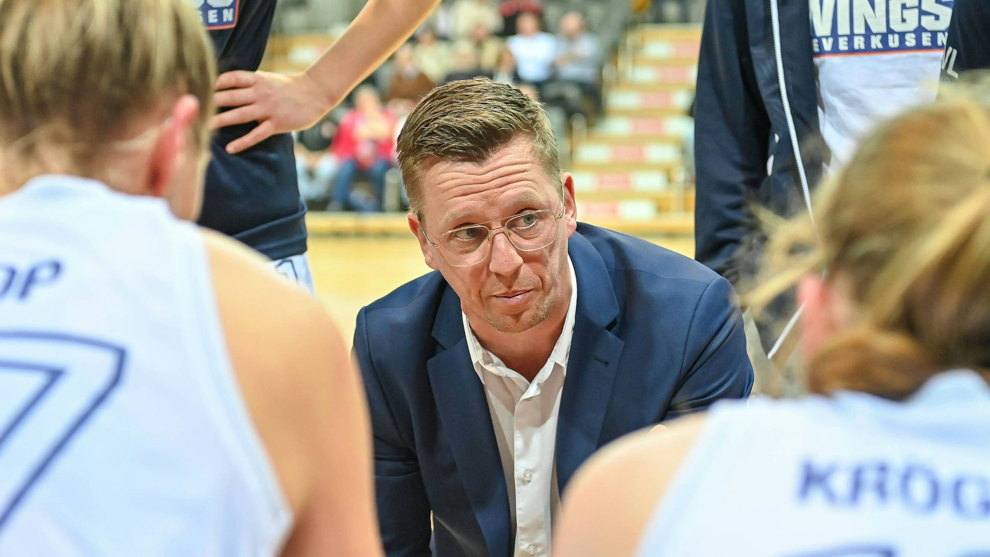 1. Damen Basketball Bundesliga: Orthomol WINGS Leverkusen vs. TK Hannover Luchse, 14.01.2024 Boris Kaminski Trainer Orthomol WINGS Leverkusen, 1. Damen Basketball Bundesliga: Orthomol WINGS Leverkusen vs. TK Hannover Luchse am 14.01.2024 in der Ostermann Arena in Leverkusen Nordrhein-Westfalen *** 1 Womens Basketball Bundesliga Orthomol WINGS Leverkusen vs TK Hannover Luchse, 14 01 2024 Boris Kaminski Coach Orthomol WINGS Leverkusen , 1 Womens Basketball Bundesliga Orthomol WINGS Leverkusen vs TK Hannover Luchse on 14 01 2024 in the Ostermann Arena in Leverkusen North Rhine-Westphalia Copyright: xBEAUTIFULxSPORTS/Mueller-Laschetx