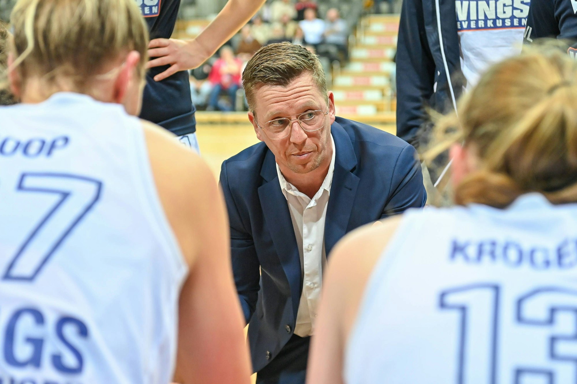 1. Damen Basketball Bundesliga: Orthomol WINGS Leverkusen vs. TK Hannover Luchse, 14.01.2024 Boris Kaminski Trainer Orthomol WINGS Leverkusen, 1. Damen Basketball Bundesliga: Orthomol WINGS Leverkusen vs. TK Hannover Luchse am 14.01.2024 in der Ostermann Arena in Leverkusen Nordrhein-Westfalen *** 1 Womens Basketball Bundesliga Orthomol WINGS Leverkusen vs TK Hannover Luchse, 14 01 2024 Boris Kaminski Coach Orthomol WINGS Leverkusen , 1 Womens Basketball Bundesliga Orthomol WINGS Leverkusen vs TK Hannover Luchse on 14 01 2024 in the Ostermann Arena in Leverkusen North Rhine-Westphalia Copyright: xBEAUTIFULxSPORTS/Mueller-Laschetx