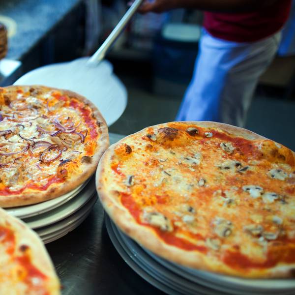 Mit einer Razzia hat die Polizei in Düsseldorf Drogenhandel in einer Pizzeria gestoppt. (Symbolbild)