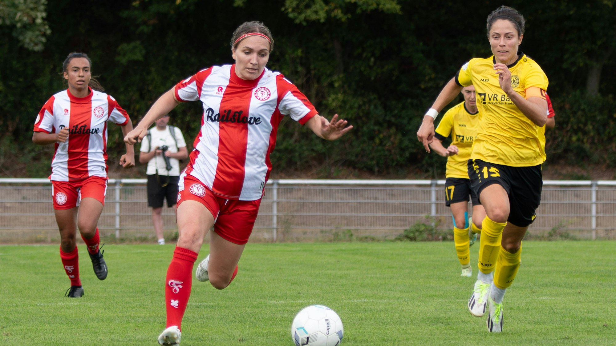 Cologne, Germany, September 8th 2024: Svenja Streller 16 Fortuna Köln goes forward during the DFB Pokal match between Fortuna Köln and SV 67 Weinberg at BZA Chorweiler, Merianstraße in Cologne, Germany. QIANRU Qianru Zhang/SPP PUBLICATIONxNOTxINxBRAxMEX Copyright: xQianruxZhang/SPPx spp-en-QiZh-DSC_0458-Enhanced-NR