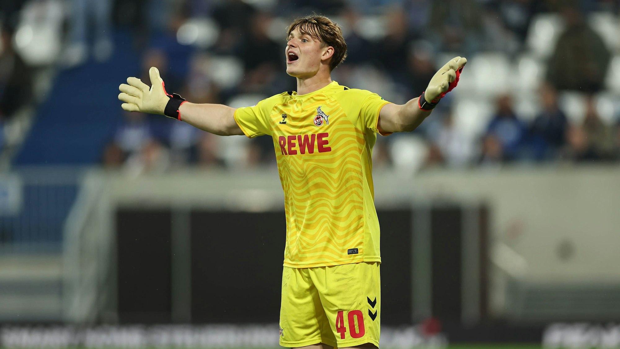 Ist mehr als ein großes Talent und ein Spieler, um den der FC bereits jetzt kämpfen muss: Kölns Torhüter Jonas Urbig.